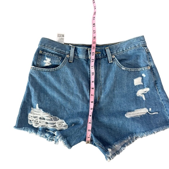 Levi’s High Waisted Mom‎ Shorts - Picture 5 of 8